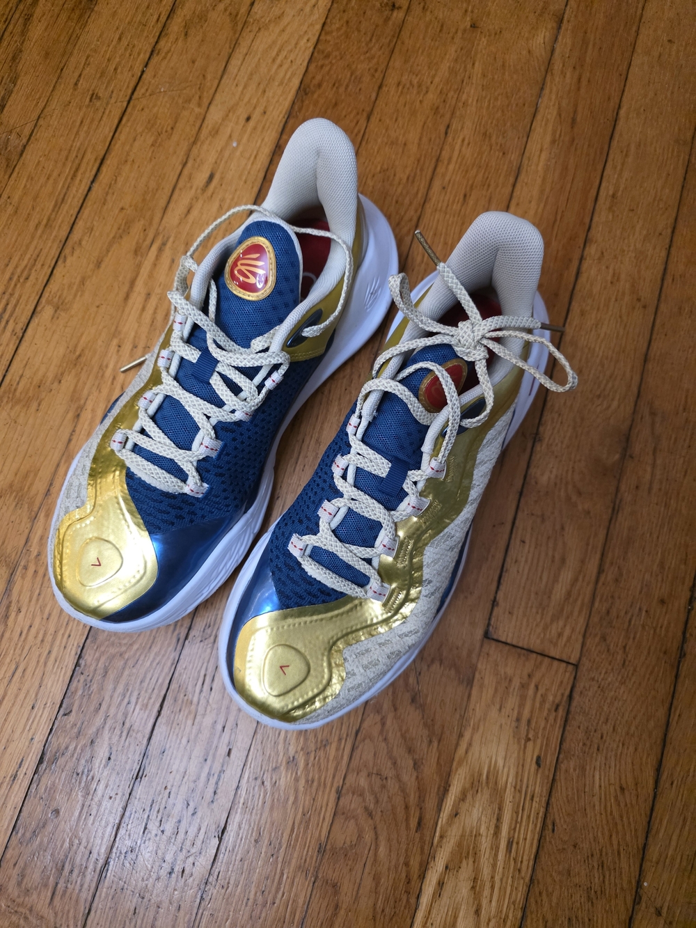 Under Armour Blue and Gold Curry Basketball Shoes M 8.5 W 10